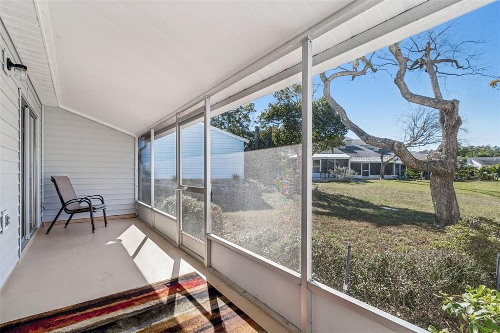 For Sale: $244,800 (2 beds, 2 baths, 976 Square Feet)