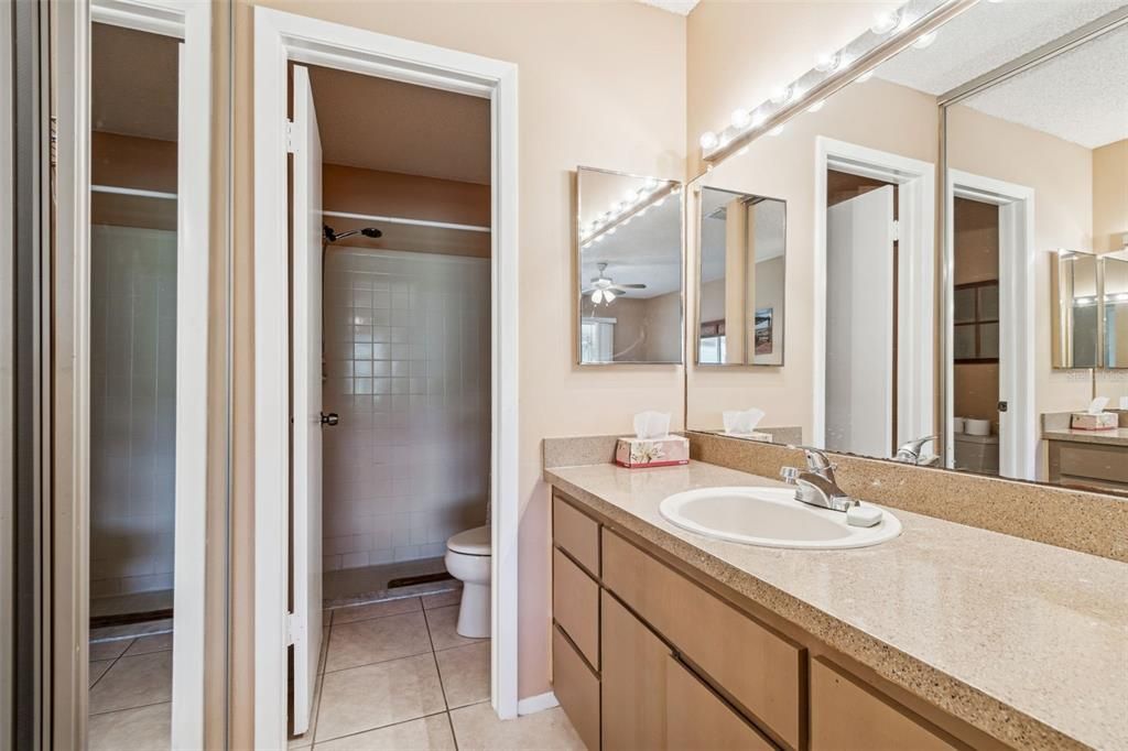 For Sale: $244,800 (2 beds, 2 baths, 976 Square Feet)