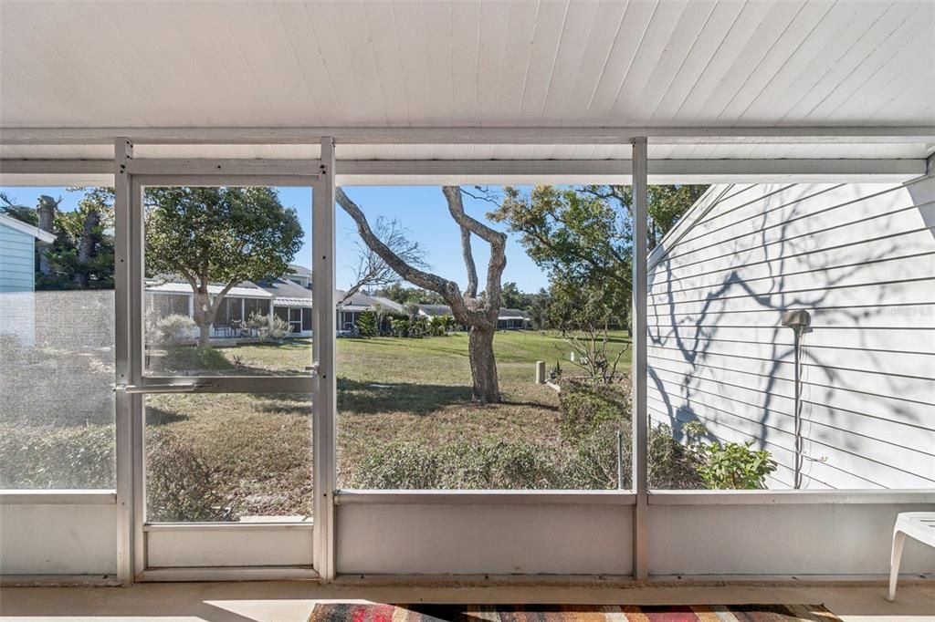 For Sale: $244,800 (2 beds, 2 baths, 976 Square Feet)