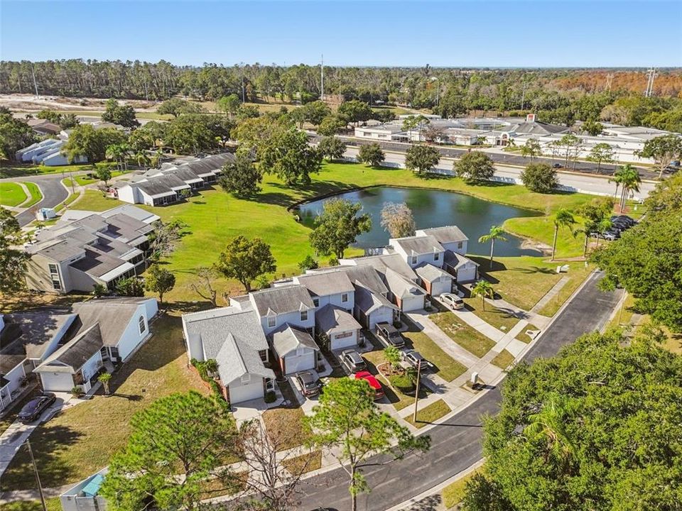 For Sale: $244,800 (2 beds, 2 baths, 976 Square Feet)