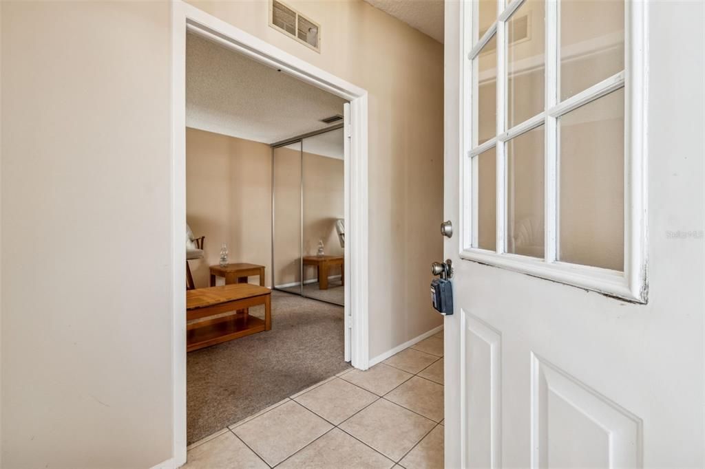 For Sale: $244,800 (2 beds, 2 baths, 976 Square Feet)