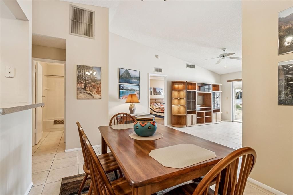 For Sale: $244,800 (2 beds, 2 baths, 976 Square Feet)