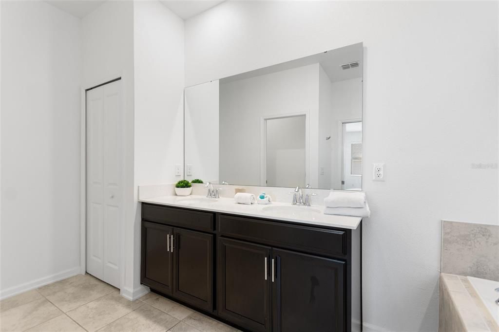 На продажу: $365,000 (3 спален, 2 ванн, 1787 Квадратных фут)