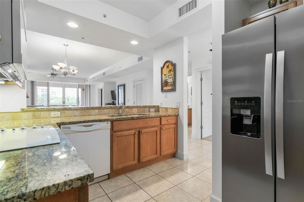 待售: $399,000 (2 贝兹, 2 浴室, 1570 平方英尺)