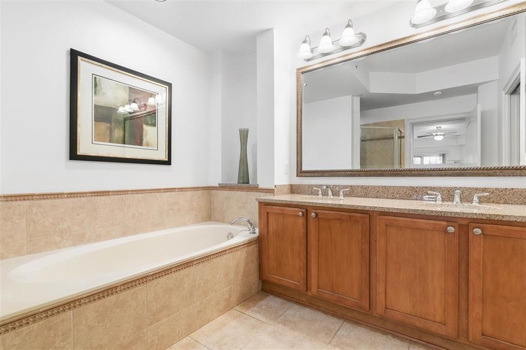 待售: $399,000 (2 贝兹, 2 浴室, 1570 平方英尺)