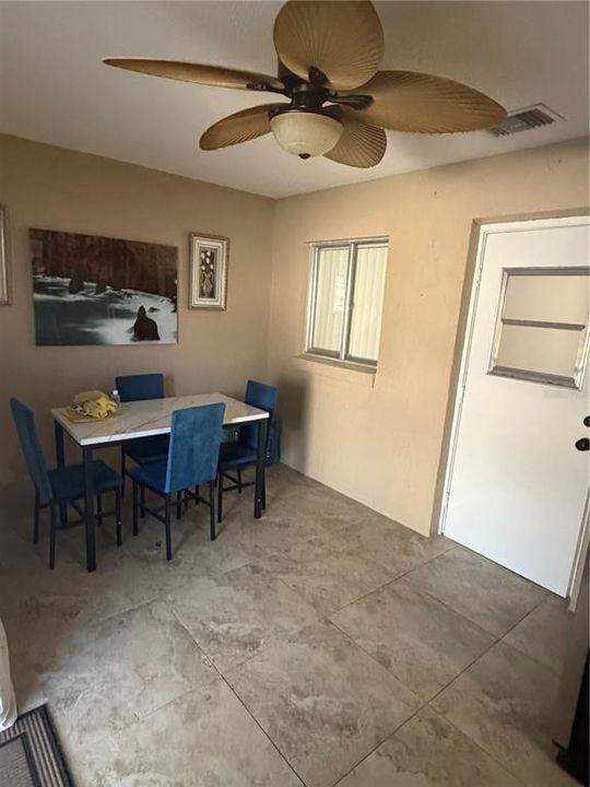 En Venta: $195,000 (2 camas, 2 baños, 899 Pies cuadrados)