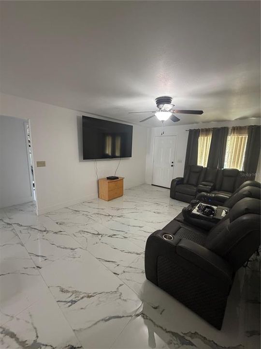 En Venta: $195,000 (2 camas, 2 baños, 899 Pies cuadrados)