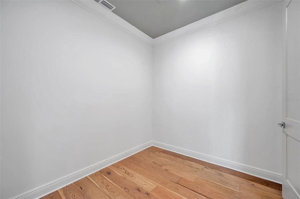 En Venta: $899,000 (4 camas, 2 baños, 2141 Pies cuadrados)