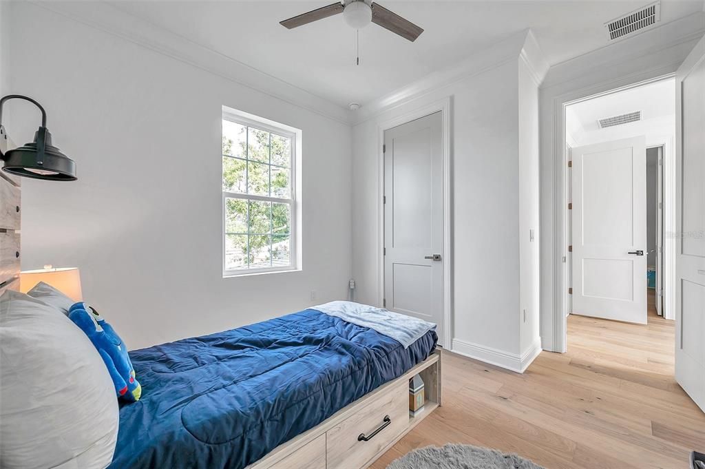 En Venta: $899,000 (4 camas, 2 baños, 2141 Pies cuadrados)