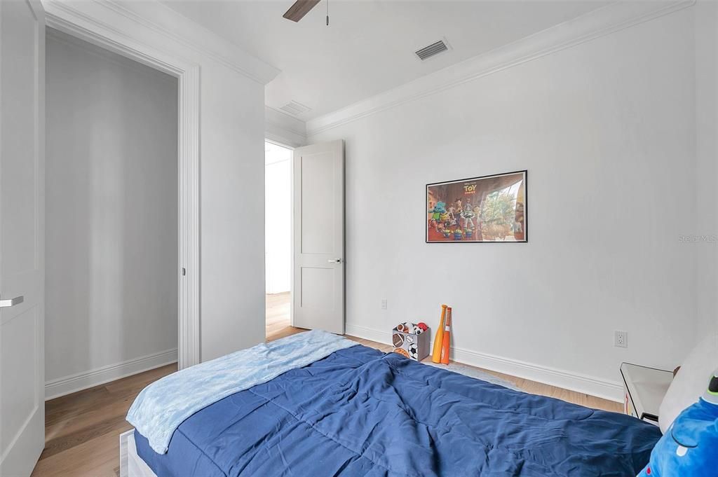 En Venta: $899,000 (4 camas, 2 baños, 2141 Pies cuadrados)