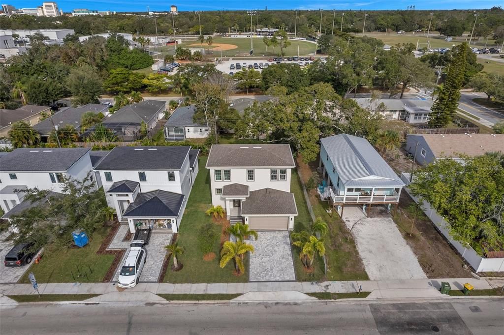 En Venta: $899,000 (4 camas, 2 baños, 2141 Pies cuadrados)