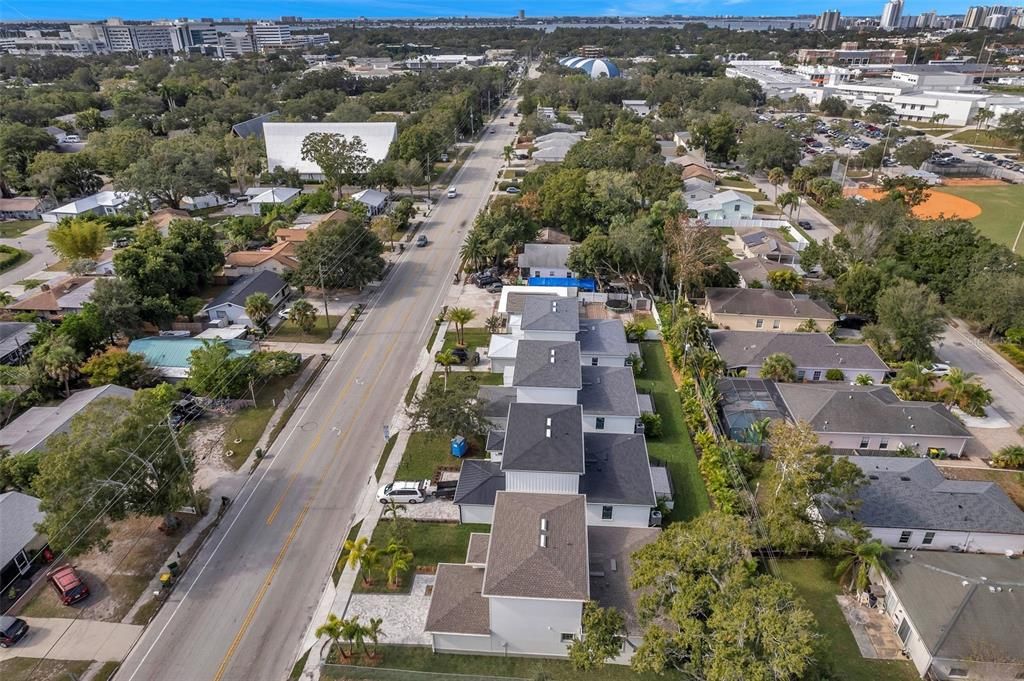 En Venta: $899,000 (4 camas, 2 baños, 2141 Pies cuadrados)