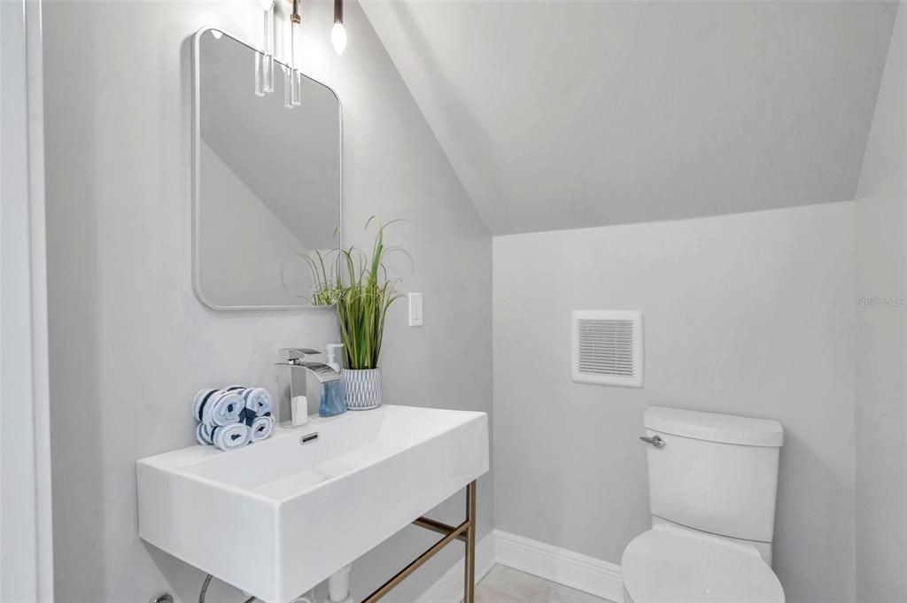 En Venta: $899,000 (4 camas, 2 baños, 2141 Pies cuadrados)