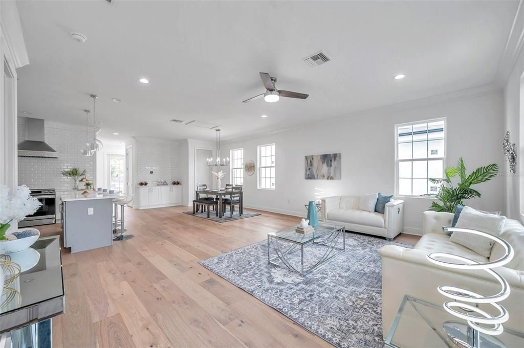 En Venta: $899,000 (4 camas, 2 baños, 2141 Pies cuadrados)