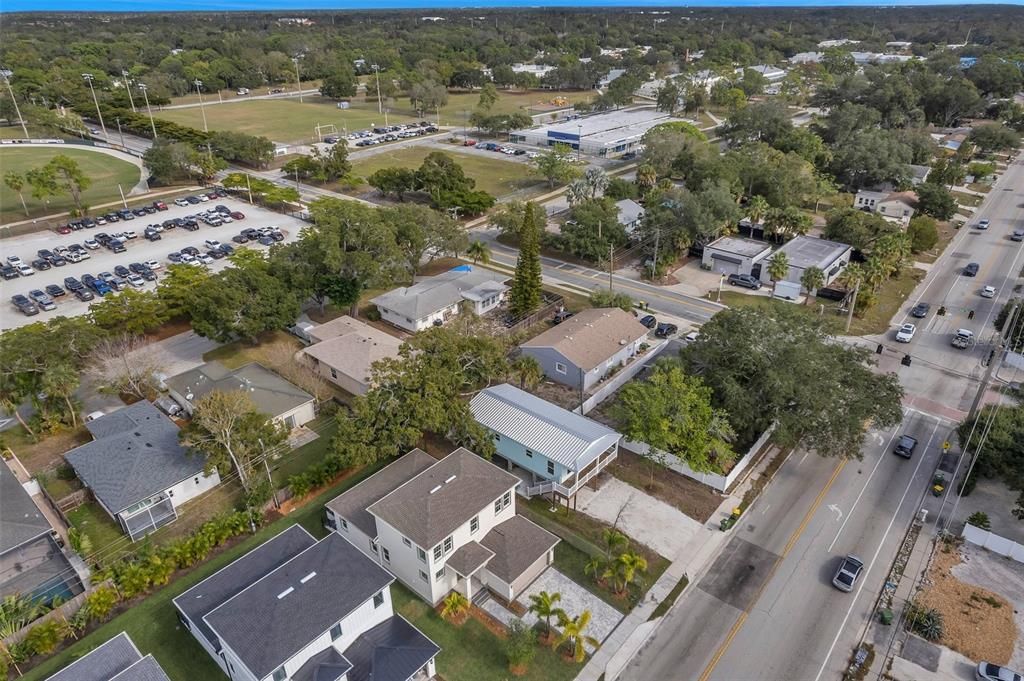 En Venta: $899,000 (4 camas, 2 baños, 2141 Pies cuadrados)