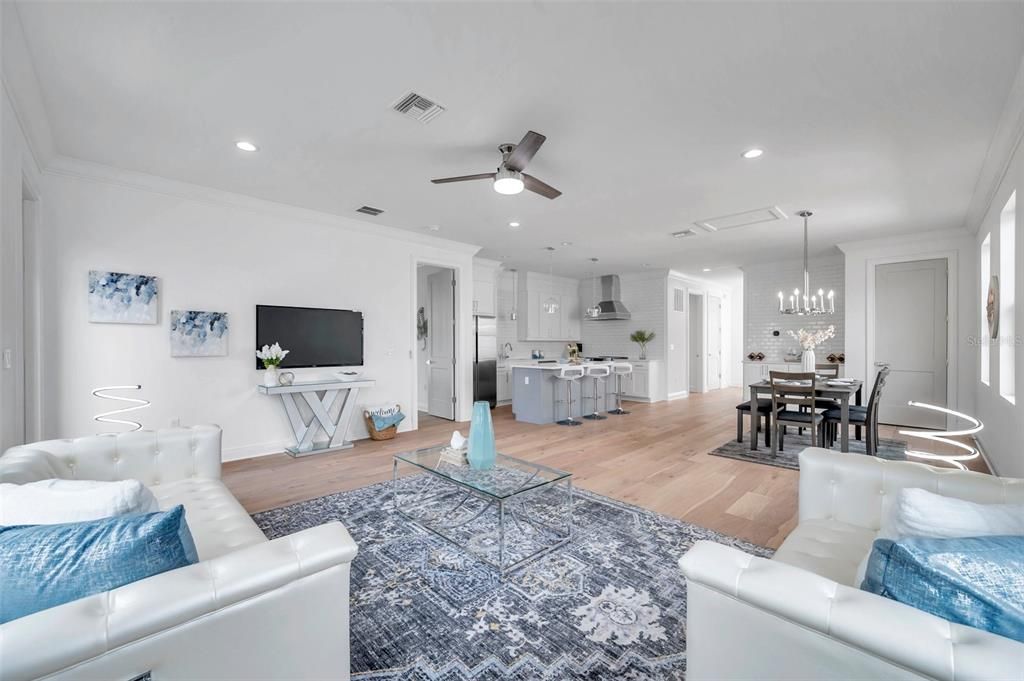 En Venta: $899,000 (4 camas, 2 baños, 2141 Pies cuadrados)