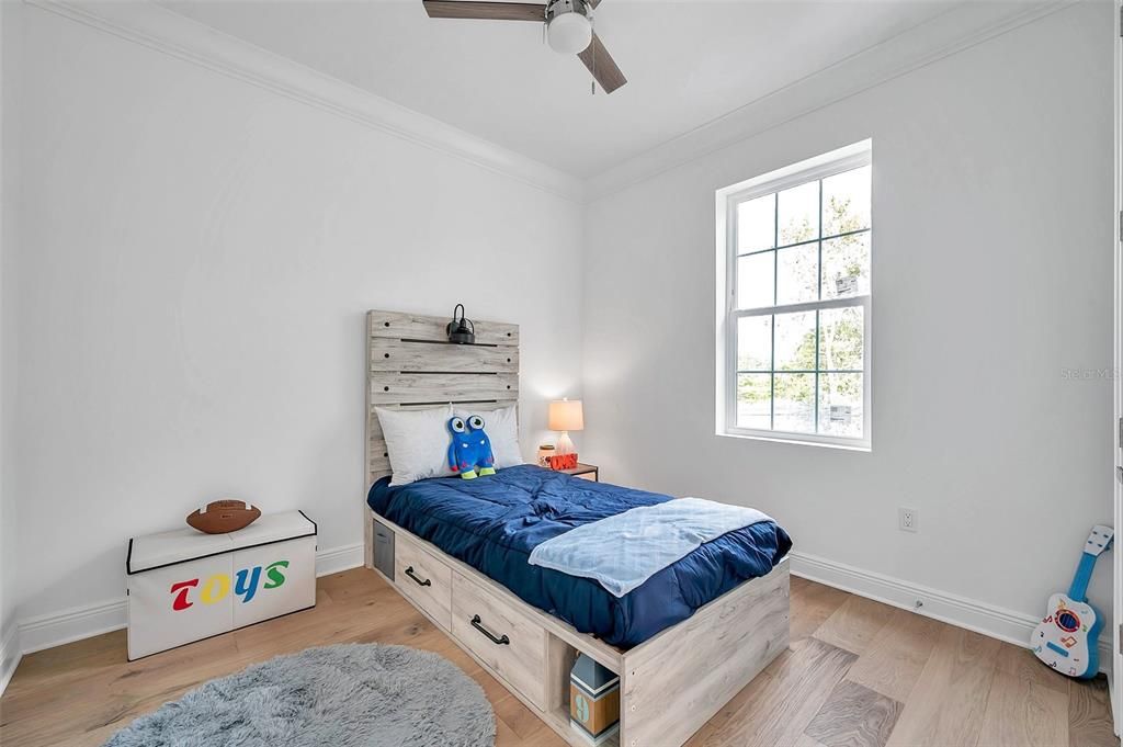 En Venta: $899,000 (4 camas, 2 baños, 2141 Pies cuadrados)