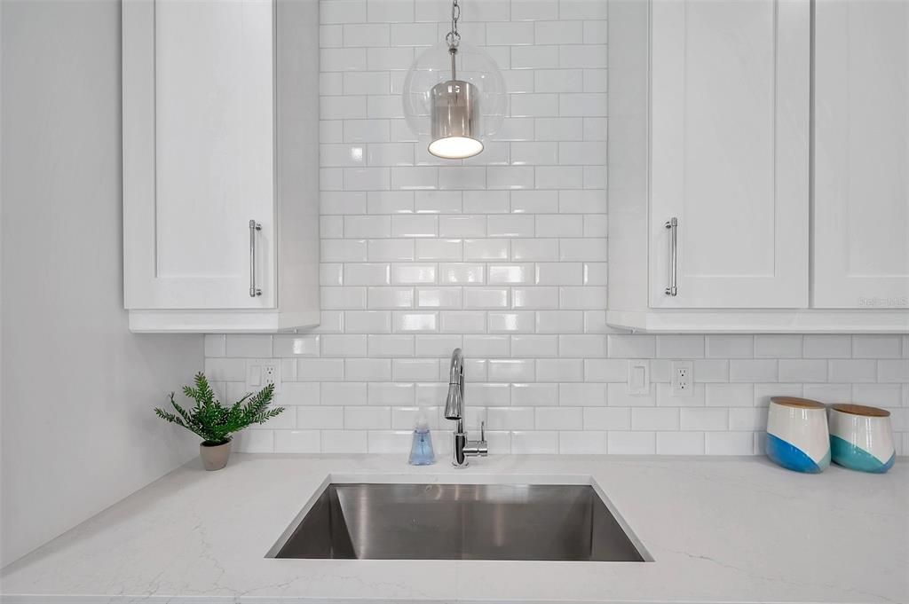 En Venta: $899,000 (4 camas, 2 baños, 2141 Pies cuadrados)