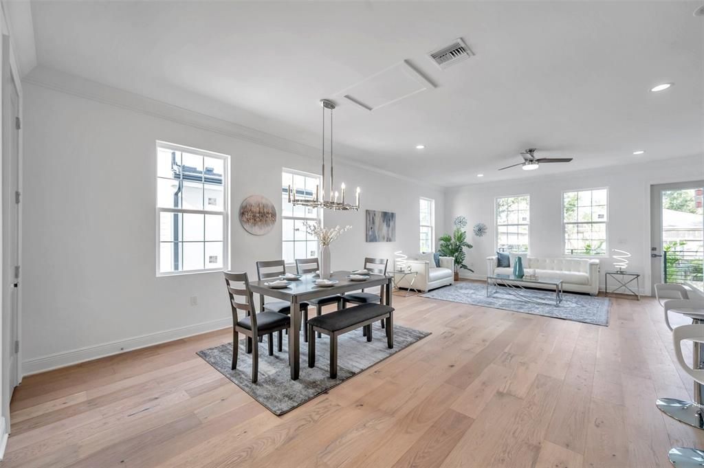 En Venta: $899,000 (4 camas, 2 baños, 2141 Pies cuadrados)