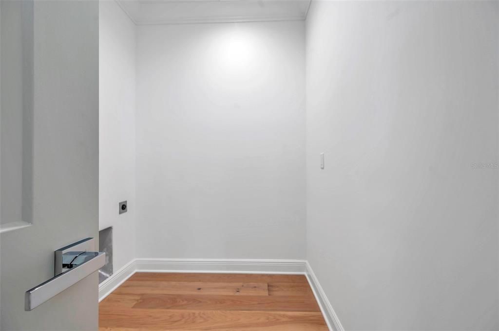 En Venta: $899,000 (4 camas, 2 baños, 2141 Pies cuadrados)