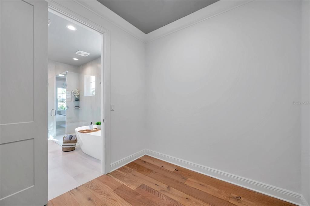 En Venta: $899,000 (4 camas, 2 baños, 2141 Pies cuadrados)