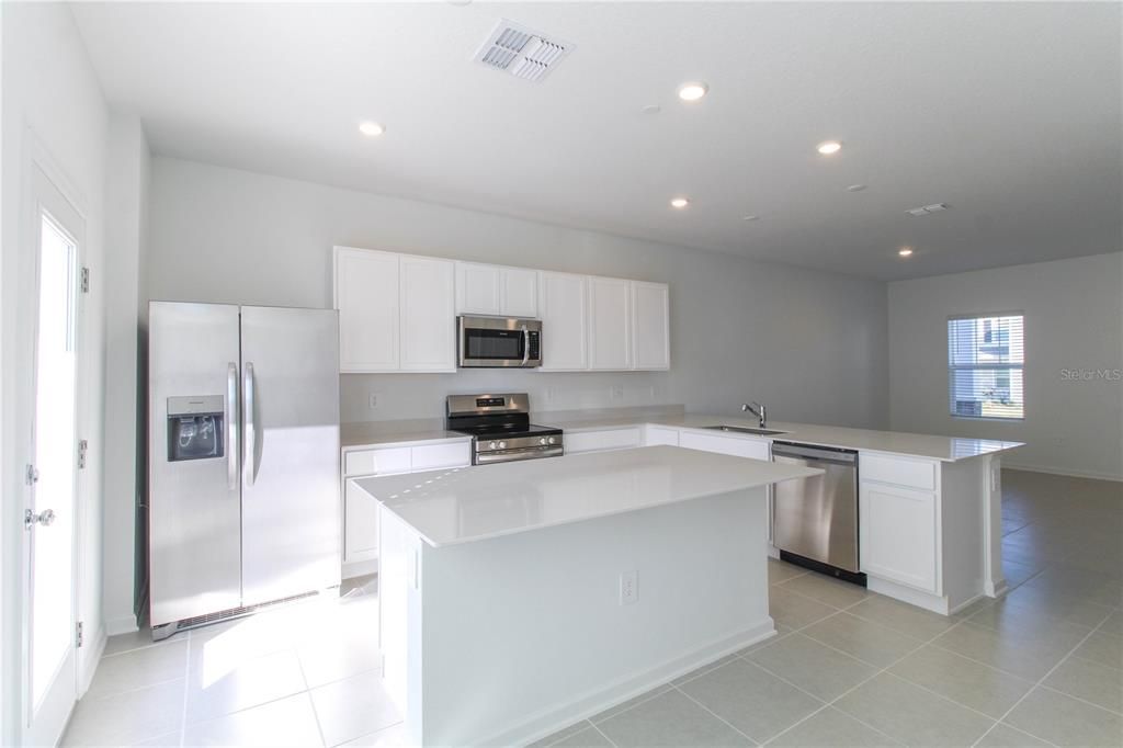 В аренду: $2,495 (3 спален, 2 ванн, 1624 Квадратных фут)