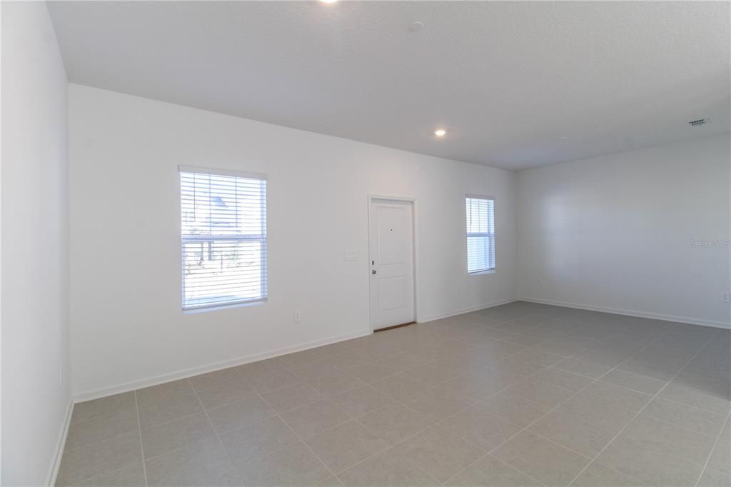 В аренду: $2,495 (3 спален, 2 ванн, 1624 Квадратных фут)