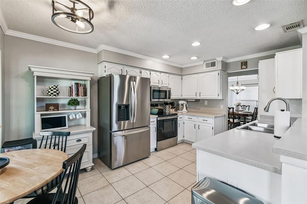 待售: $520,000 (4 贝兹, 2 浴室, 2414 平方英尺)