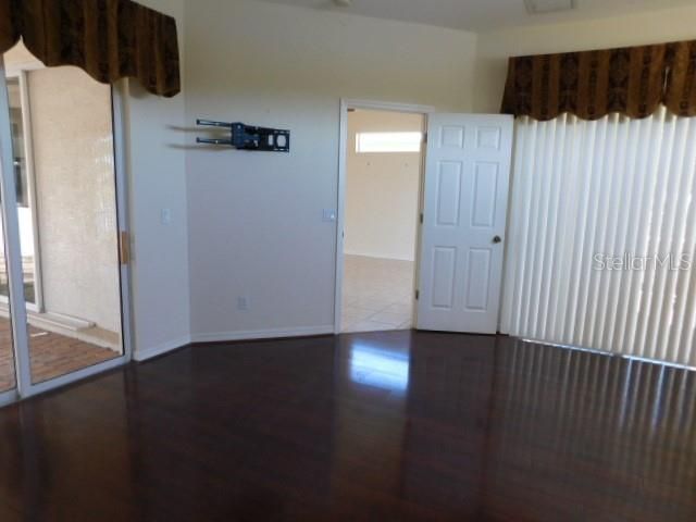 На продажу: $312,000 (3 спален, 2 ванн, 1842 Квадратных фут)