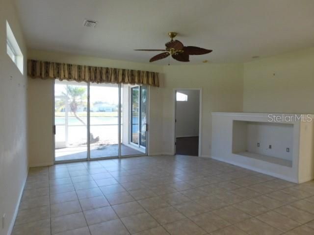 На продажу: $312,000 (3 спален, 2 ванн, 1842 Квадратных фут)