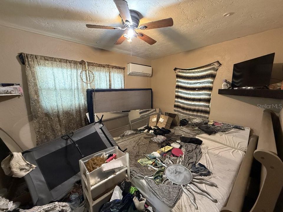 待售: $180,000 (3 贝兹, 1 浴室, 953 平方英尺)