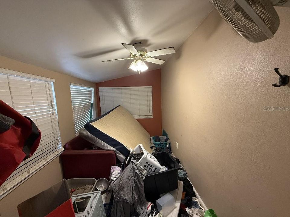 待售: $180,000 (3 贝兹, 1 浴室, 953 平方英尺)