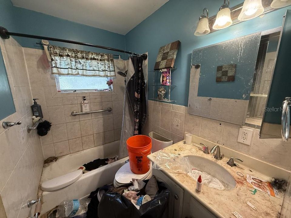 待售: $180,000 (3 贝兹, 1 浴室, 953 平方英尺)