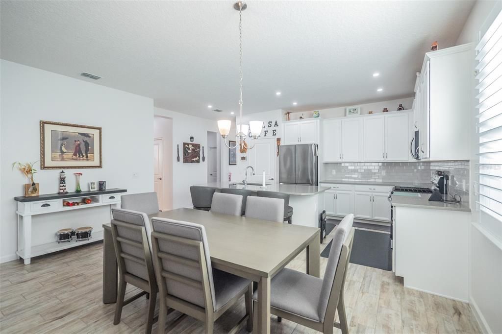 En Venta: $469,900 (3 camas, 2 baños, 1983 Pies cuadrados)