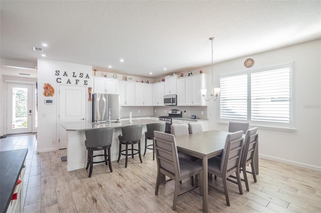 En Venta: $469,900 (3 camas, 2 baños, 1983 Pies cuadrados)