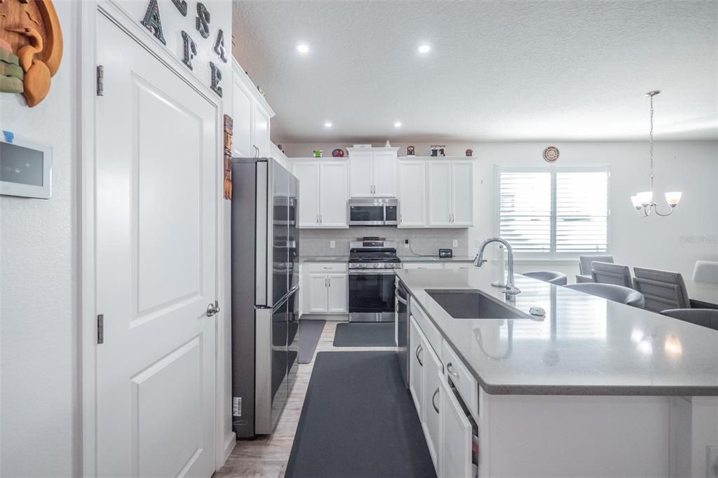 En Venta: $469,900 (3 camas, 2 baños, 1983 Pies cuadrados)