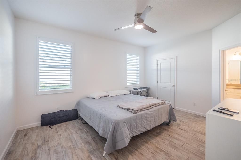 En Venta: $469,900 (3 camas, 2 baños, 1983 Pies cuadrados)