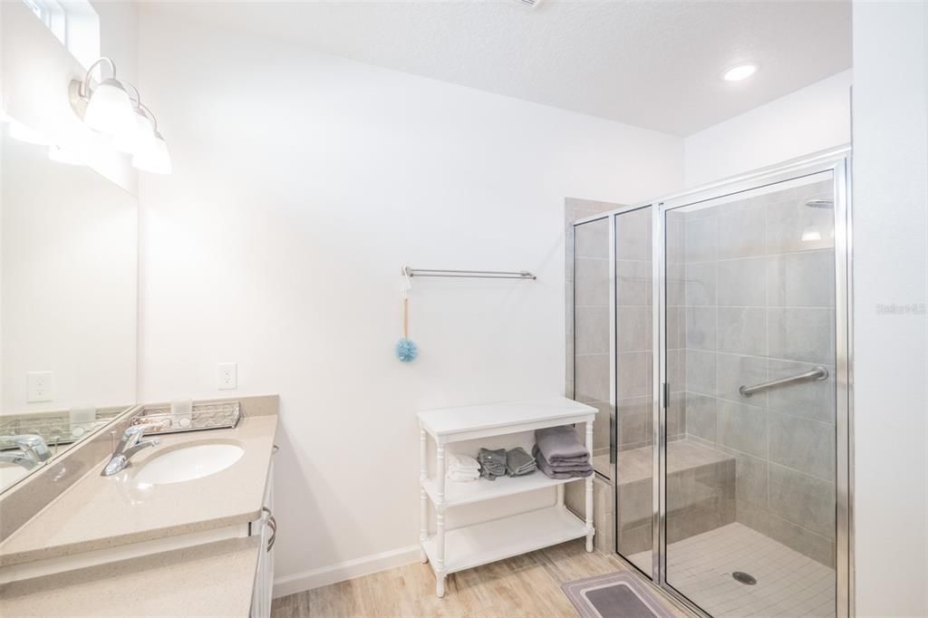 En Venta: $469,900 (3 camas, 2 baños, 1983 Pies cuadrados)