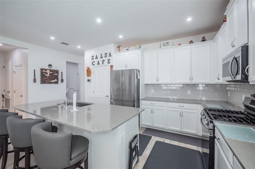 En Venta: $469,900 (3 camas, 2 baños, 1983 Pies cuadrados)