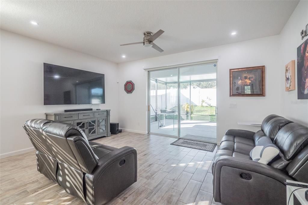 En Venta: $469,900 (3 camas, 2 baños, 1983 Pies cuadrados)