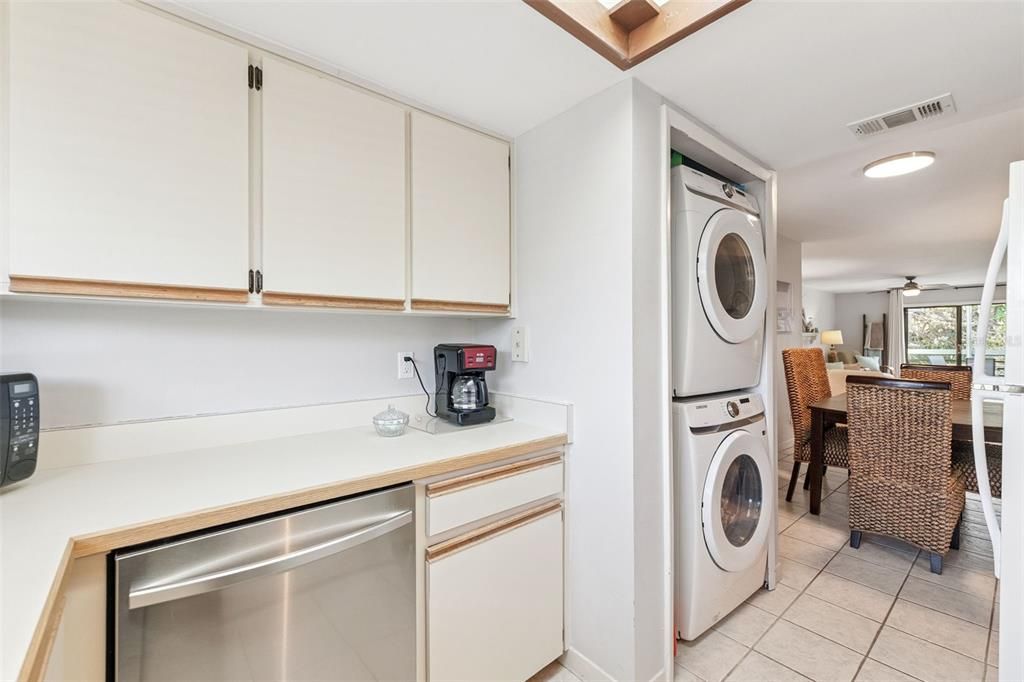 待售: $415,900 (3 贝兹, 2 浴室, 1174 平方英尺)