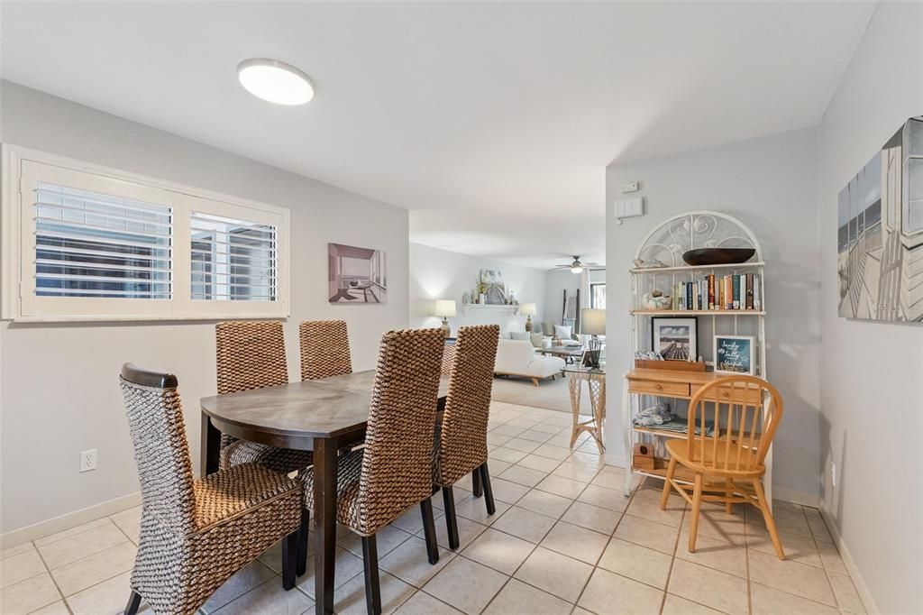 待售: $415,900 (3 贝兹, 2 浴室, 1174 平方英尺)