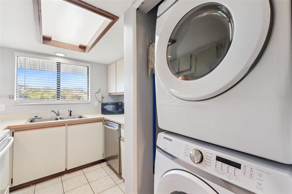 待售: $415,900 (3 贝兹, 2 浴室, 1174 平方英尺)