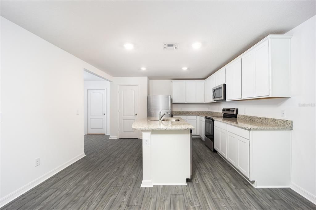 For Sale: $318,900 (3 beds, 2 baths, 1403 Square Feet)