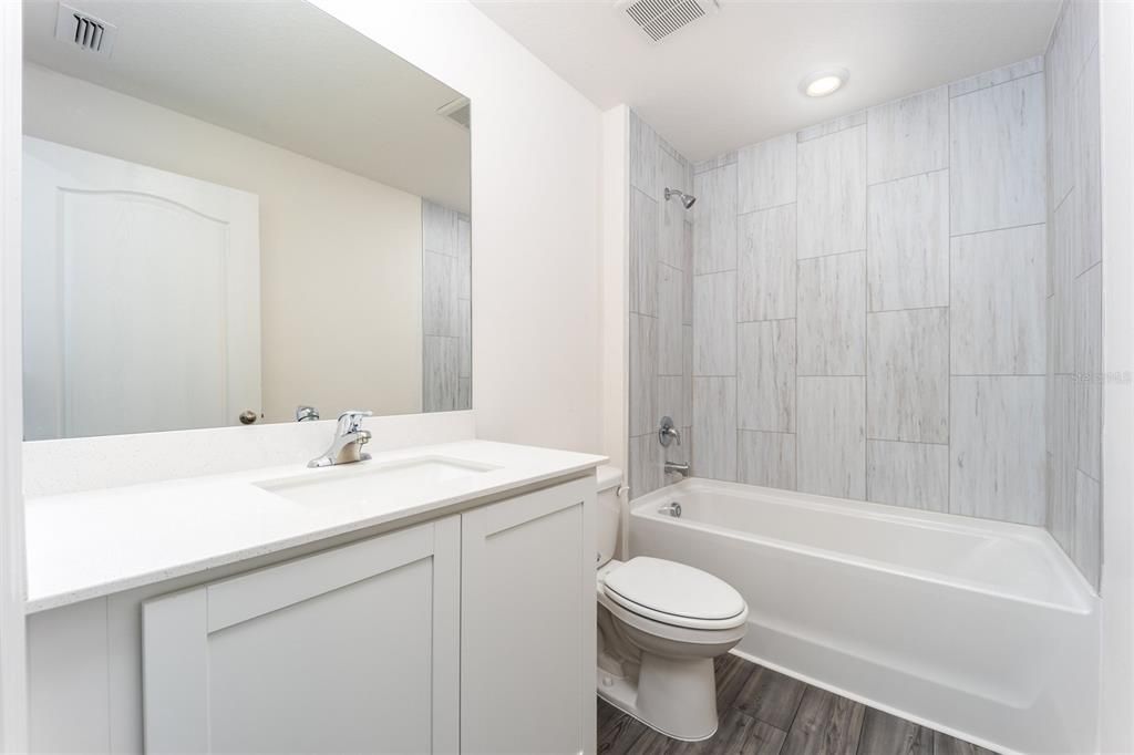 For Sale: $318,900 (3 beds, 2 baths, 1403 Square Feet)