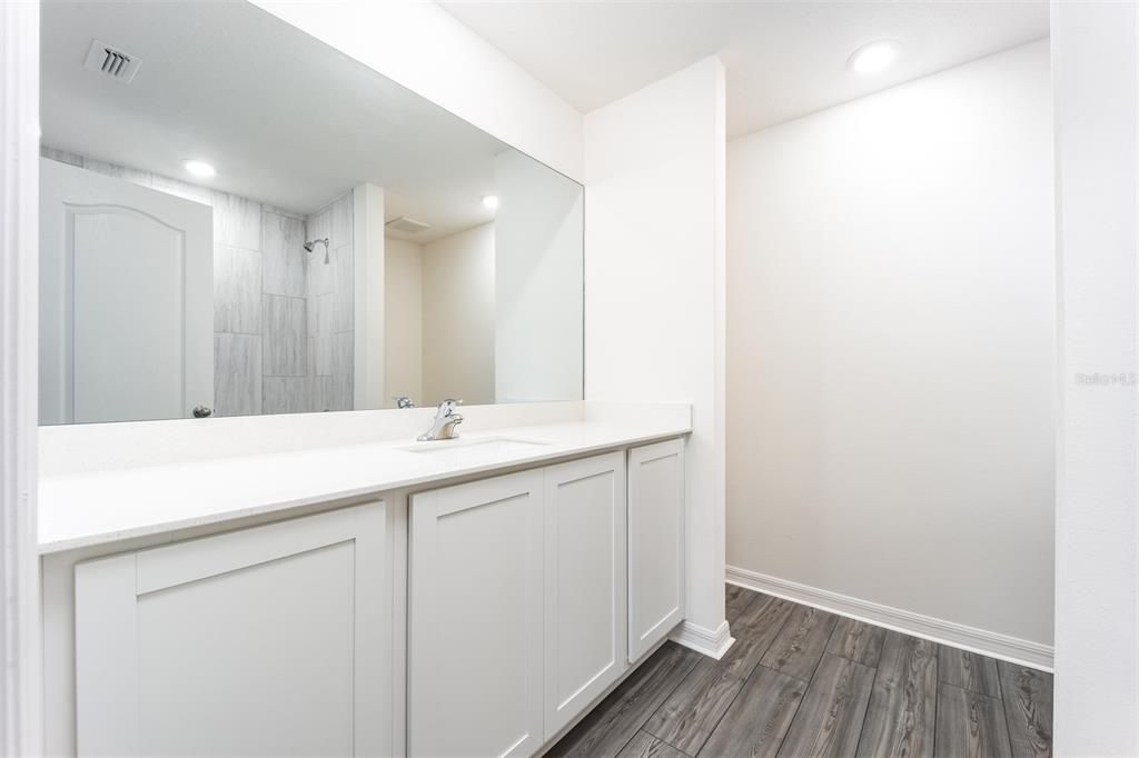 For Sale: $318,900 (3 beds, 2 baths, 1403 Square Feet)