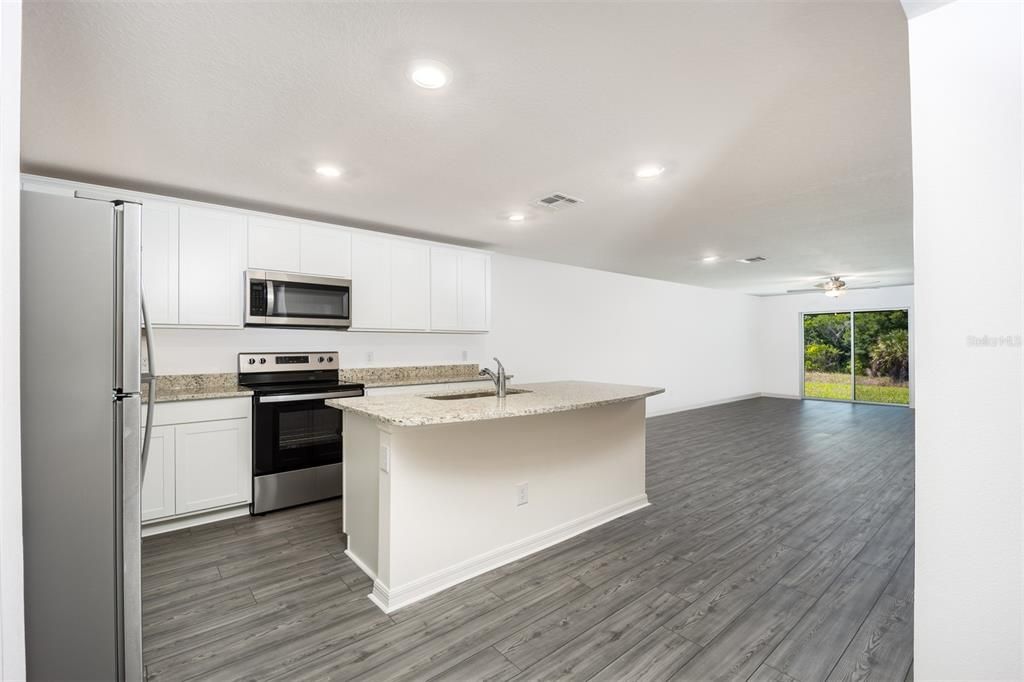 For Sale: $318,900 (3 beds, 2 baths, 1403 Square Feet)