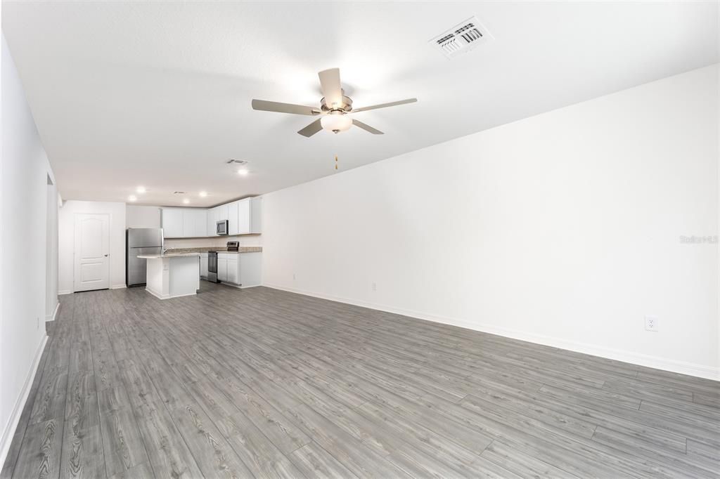 For Sale: $318,900 (3 beds, 2 baths, 1403 Square Feet)