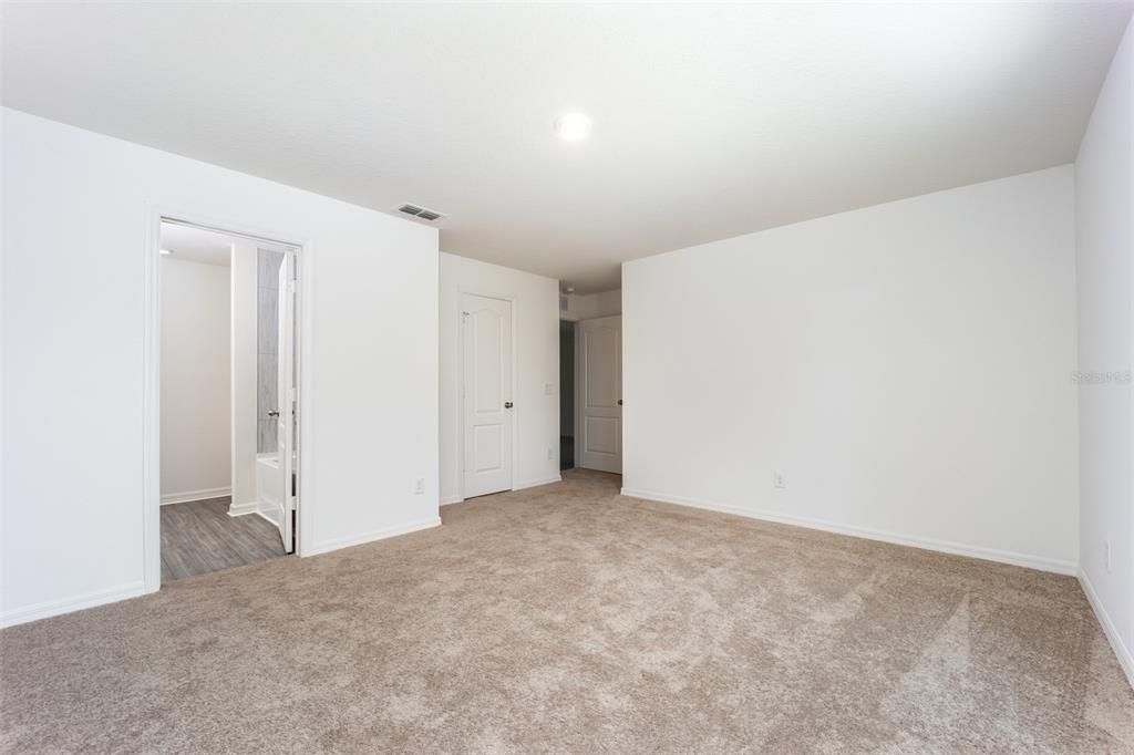 For Sale: $318,900 (3 beds, 2 baths, 1403 Square Feet)