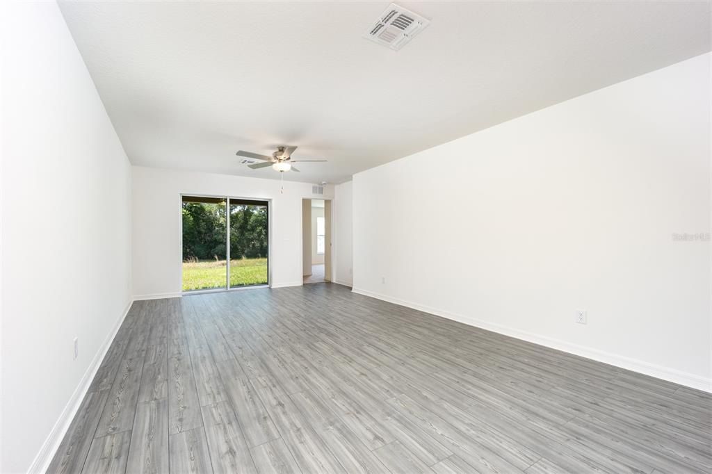 For Sale: $318,900 (3 beds, 2 baths, 1403 Square Feet)